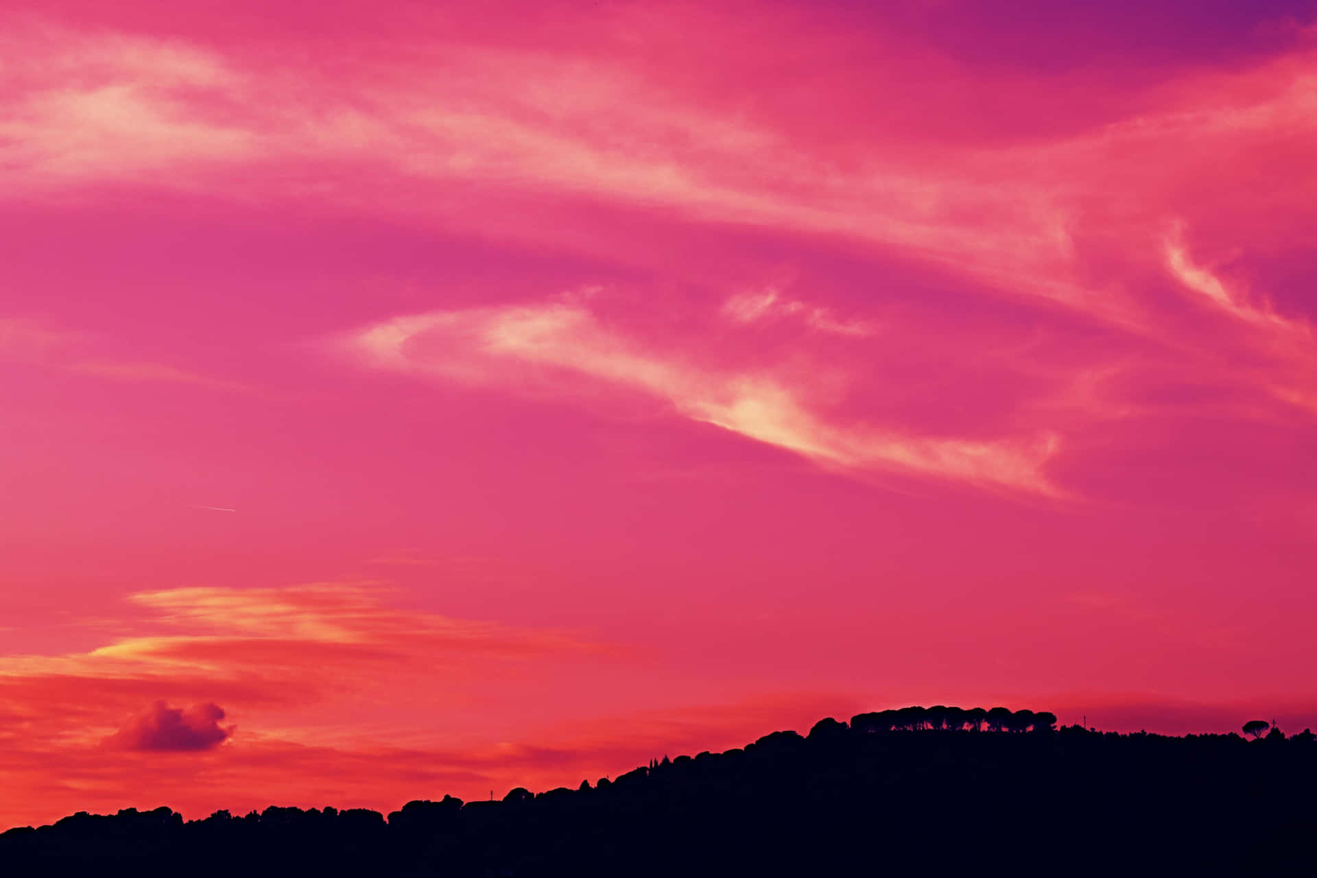 Breathtaking Pink Sky at Sunset Wallpaper