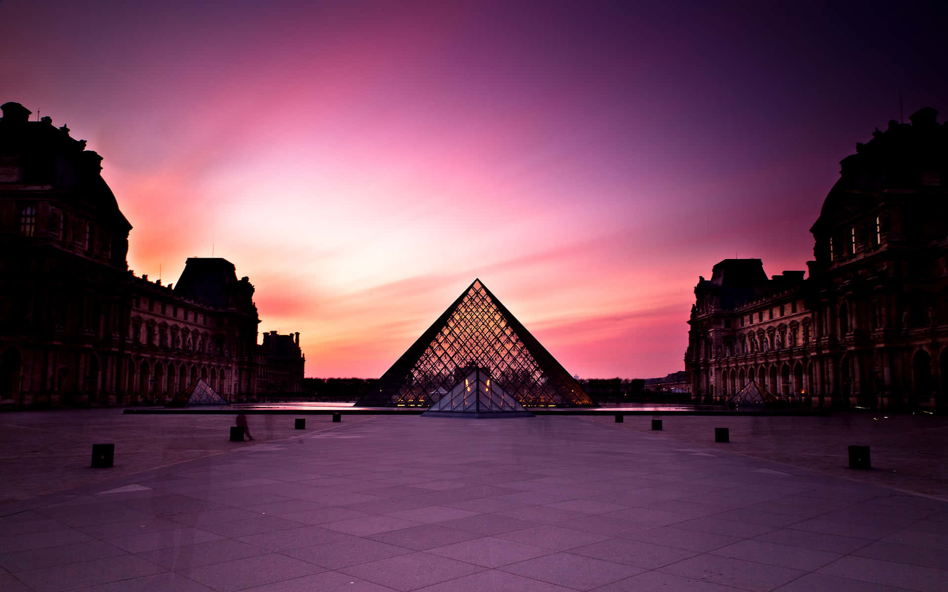 Pink Sky At The Louvre Museum Wallpaper