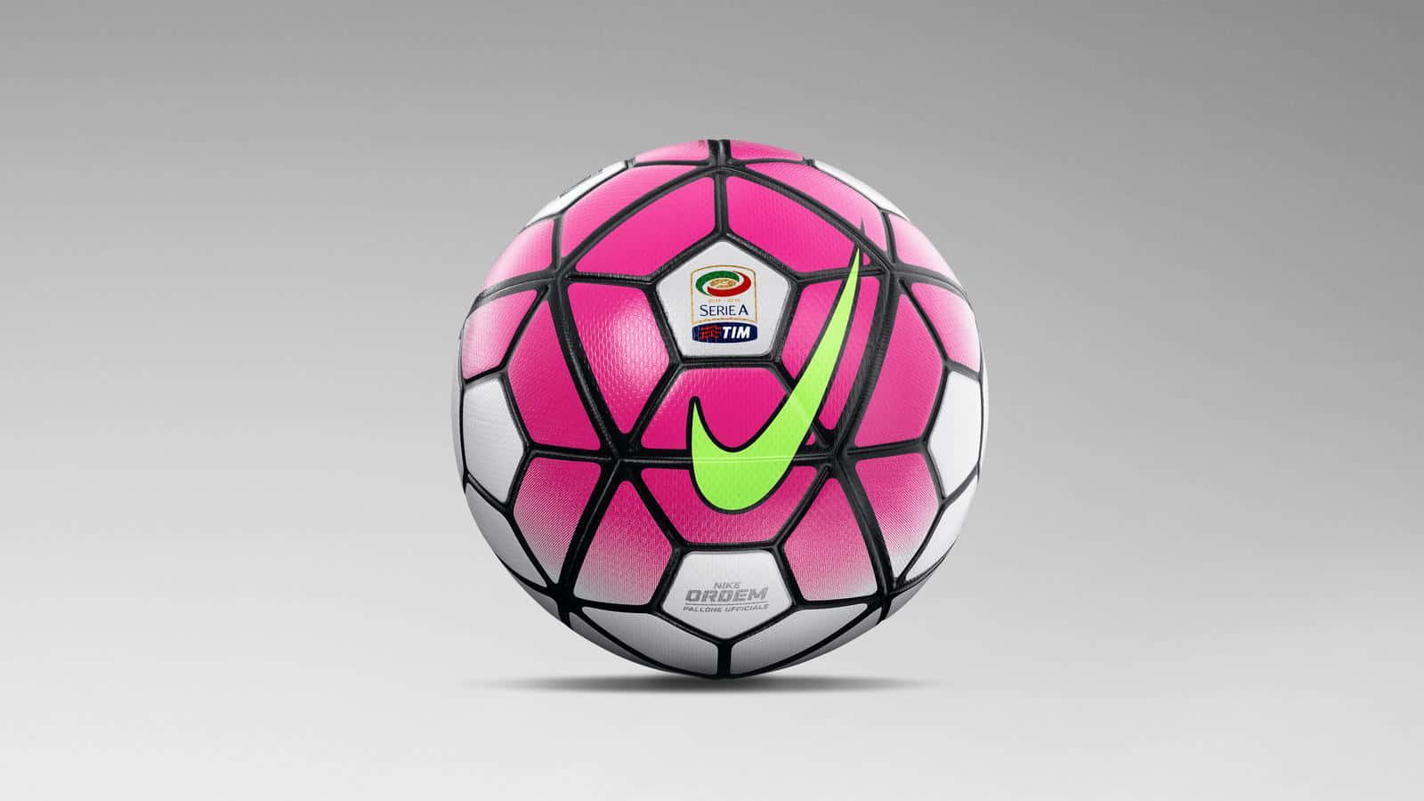 Balónde Fútbol Rosa En El Césped Fondo de pantalla