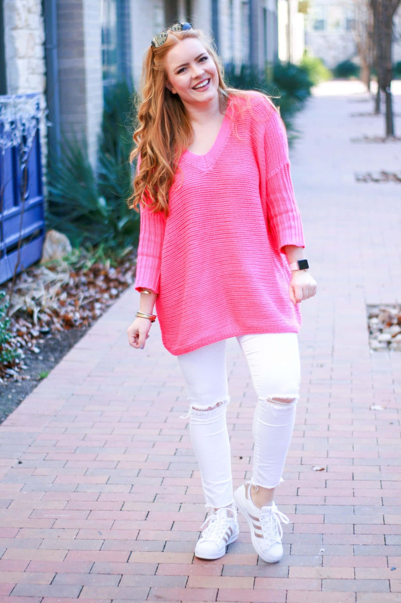 Woman wearing a cozy pink sweater Wallpaper