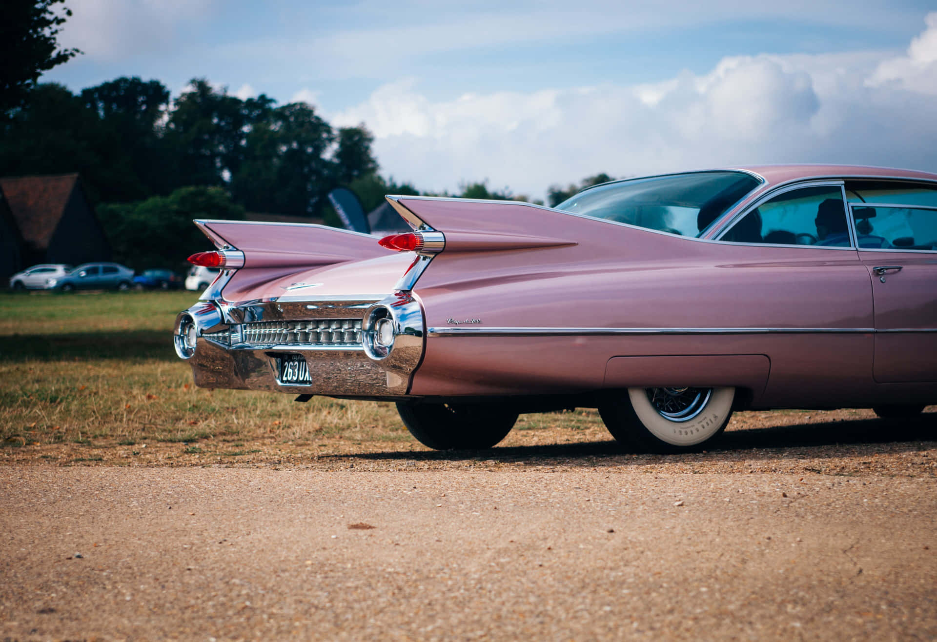 An Elegant Vintage Pink Car Wallpaper