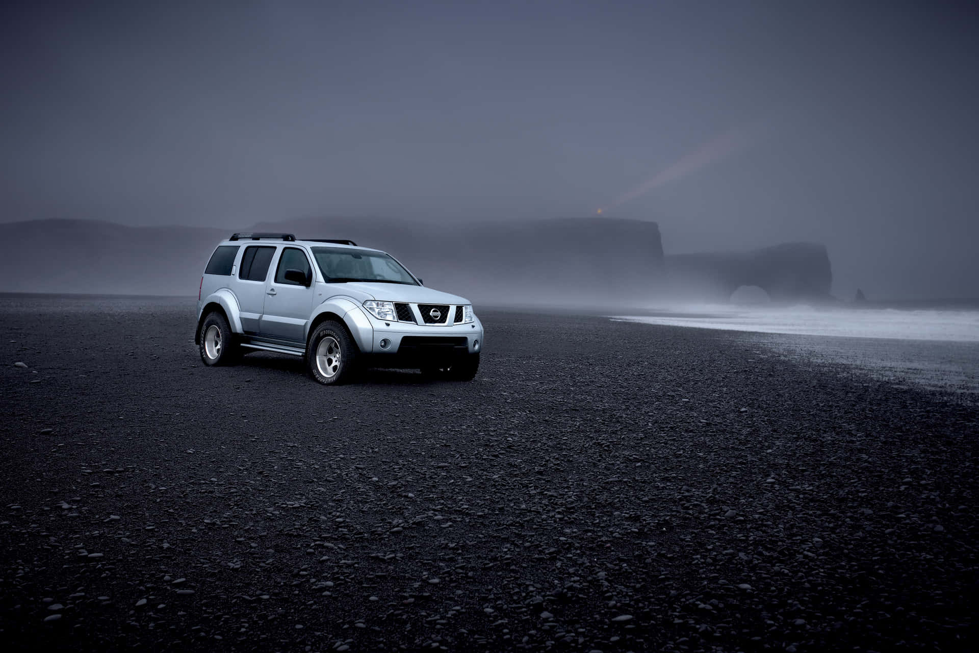 Pioneering Adventure With Nissan Pathfinder On City Streets Wallpaper