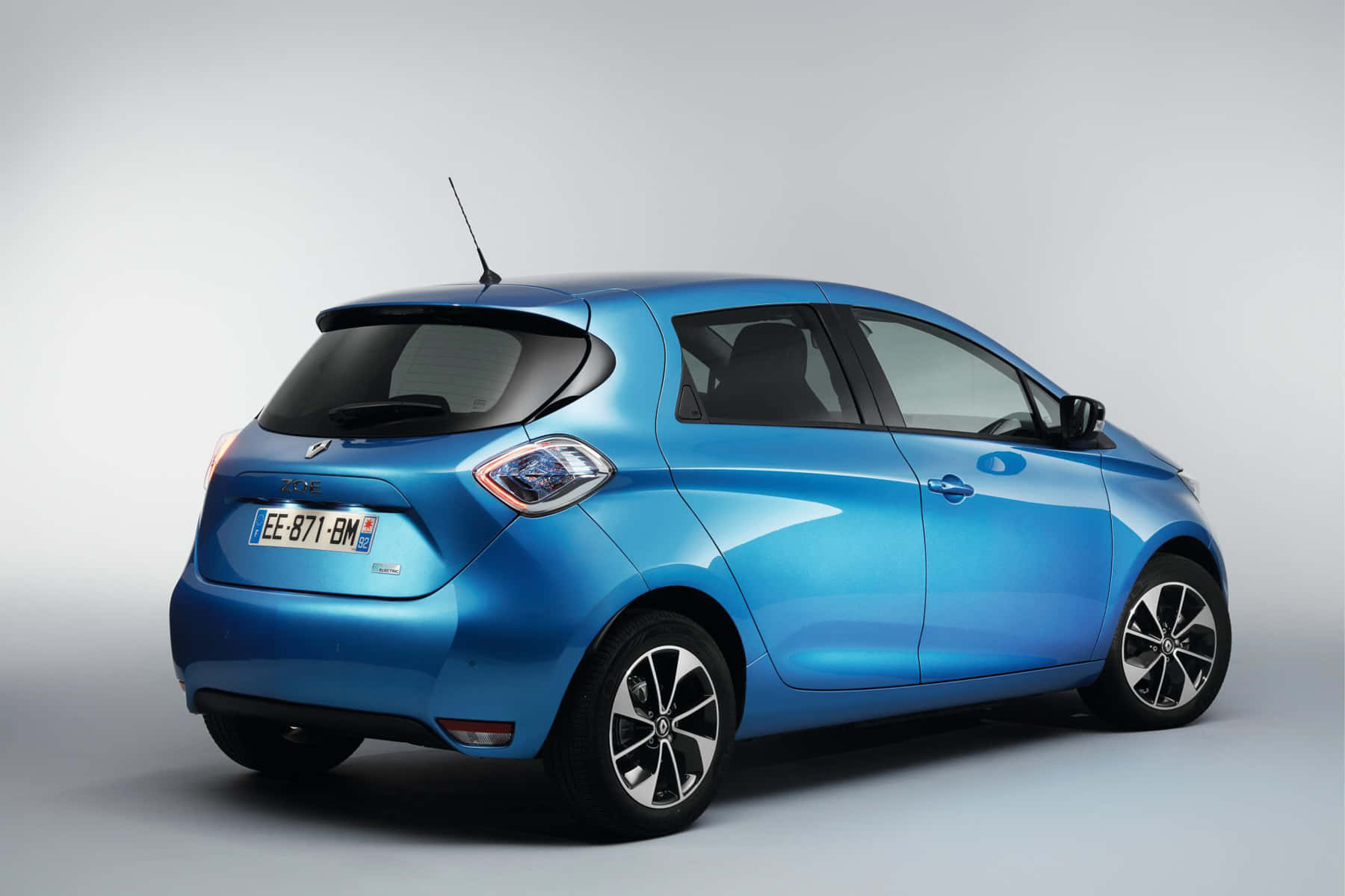 Pioneering The Roads - Renault Zoe Wallpaper