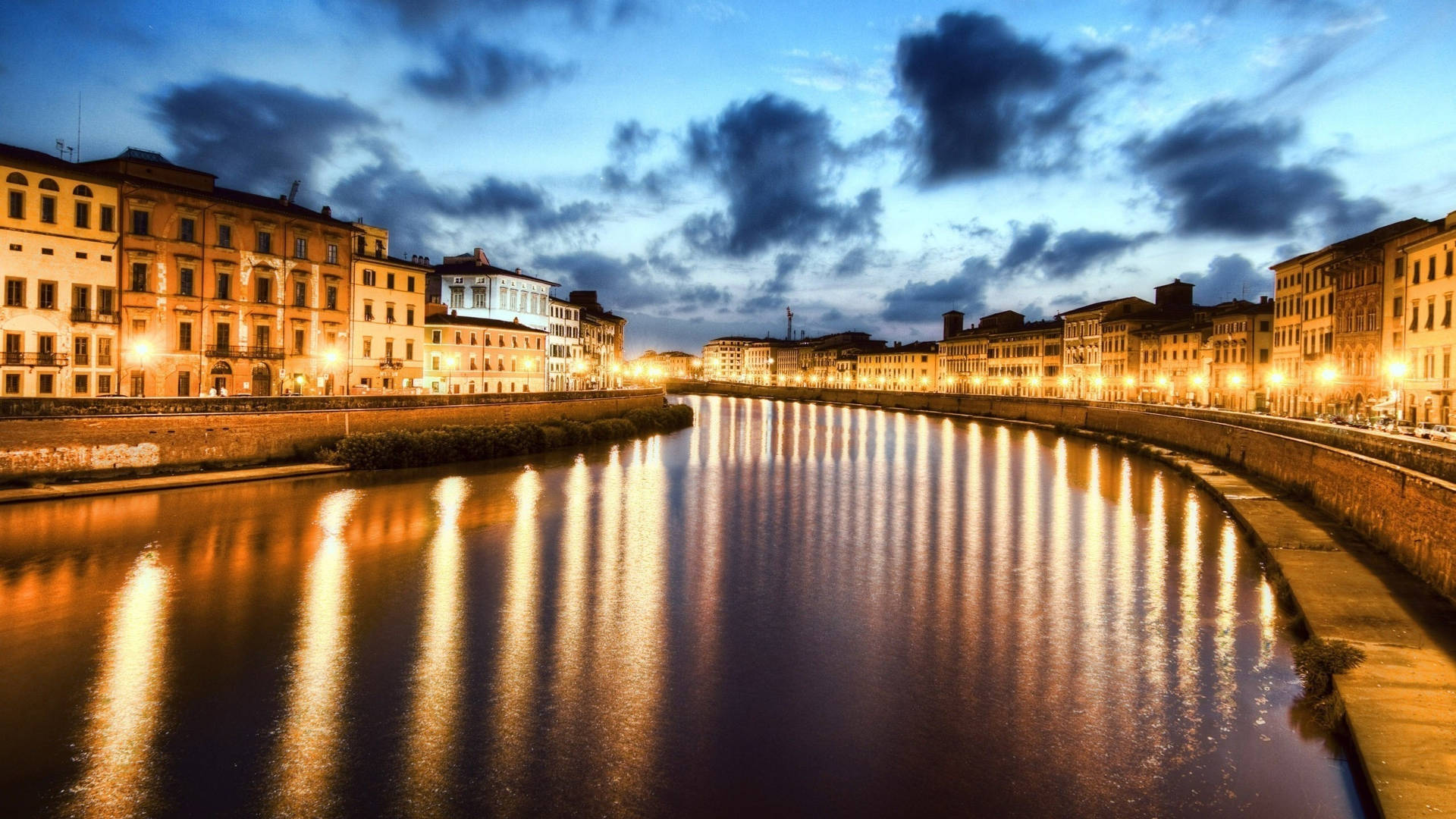 Pisa Canal Evening Wallpaper