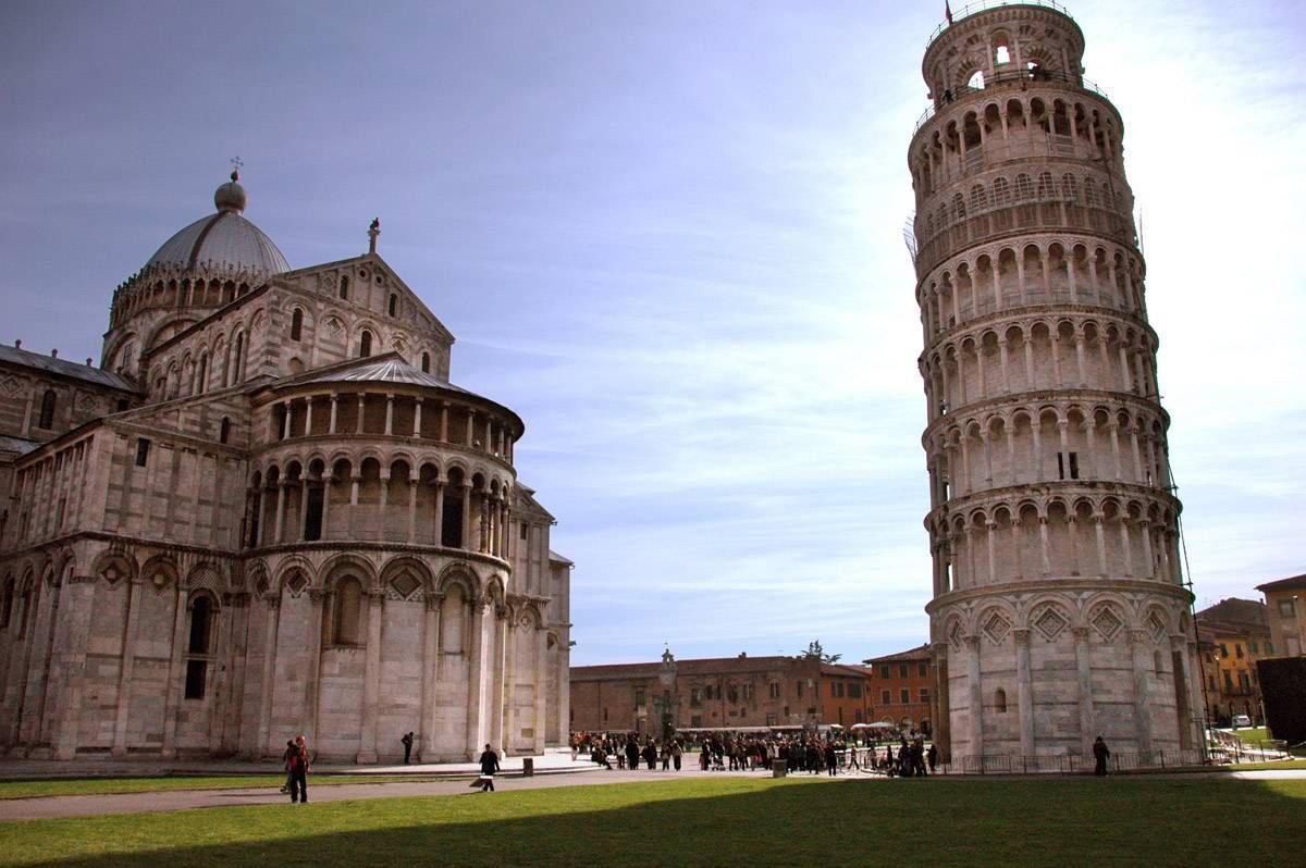 Pisas skrånende tårn med katedralscene Wallpaper