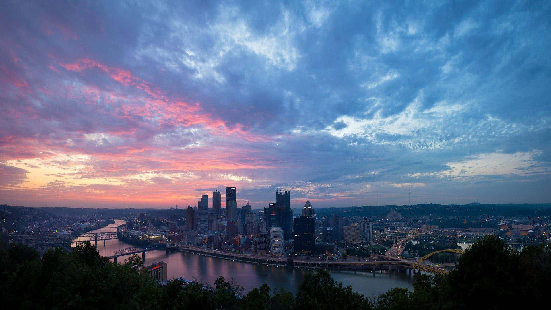 Cloudy Pittsburgh Skyline Wallpaper