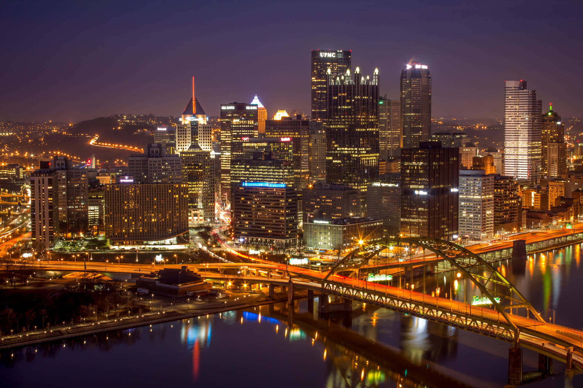 Faszinierendezeitrafferaufnahme Der Skyline Von Pittsburgh Wallpaper