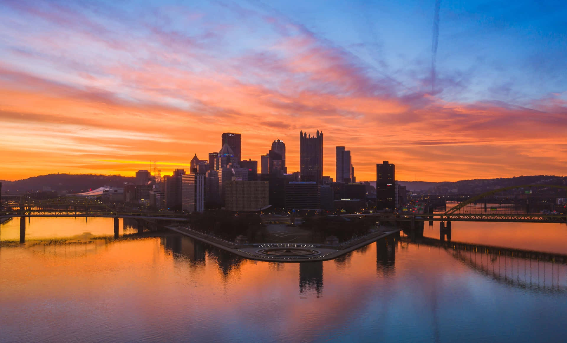Pomeriggioskyline Di Pittsburgh Con Ponti Sfondo