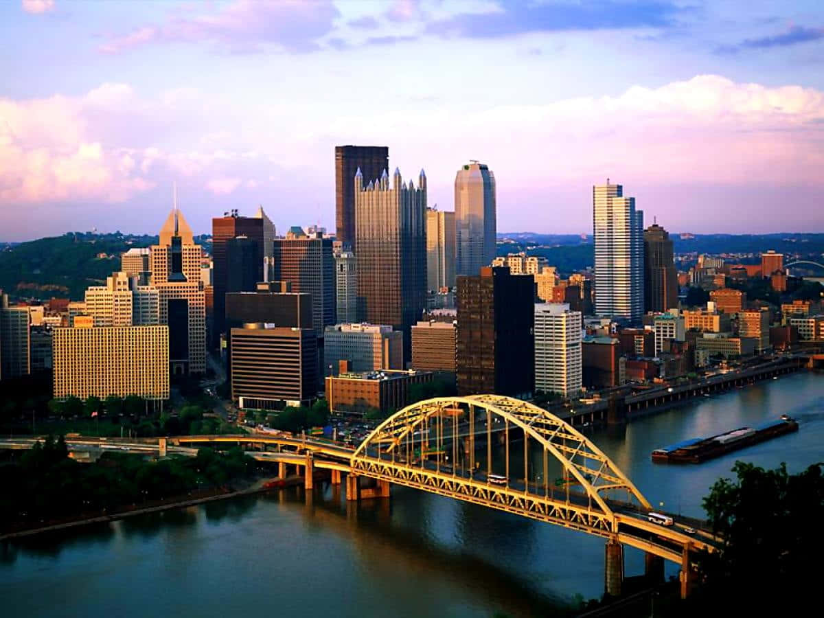 Pomeriggioskyline Di Pittsburgh Fiume Monongahela Sfondo