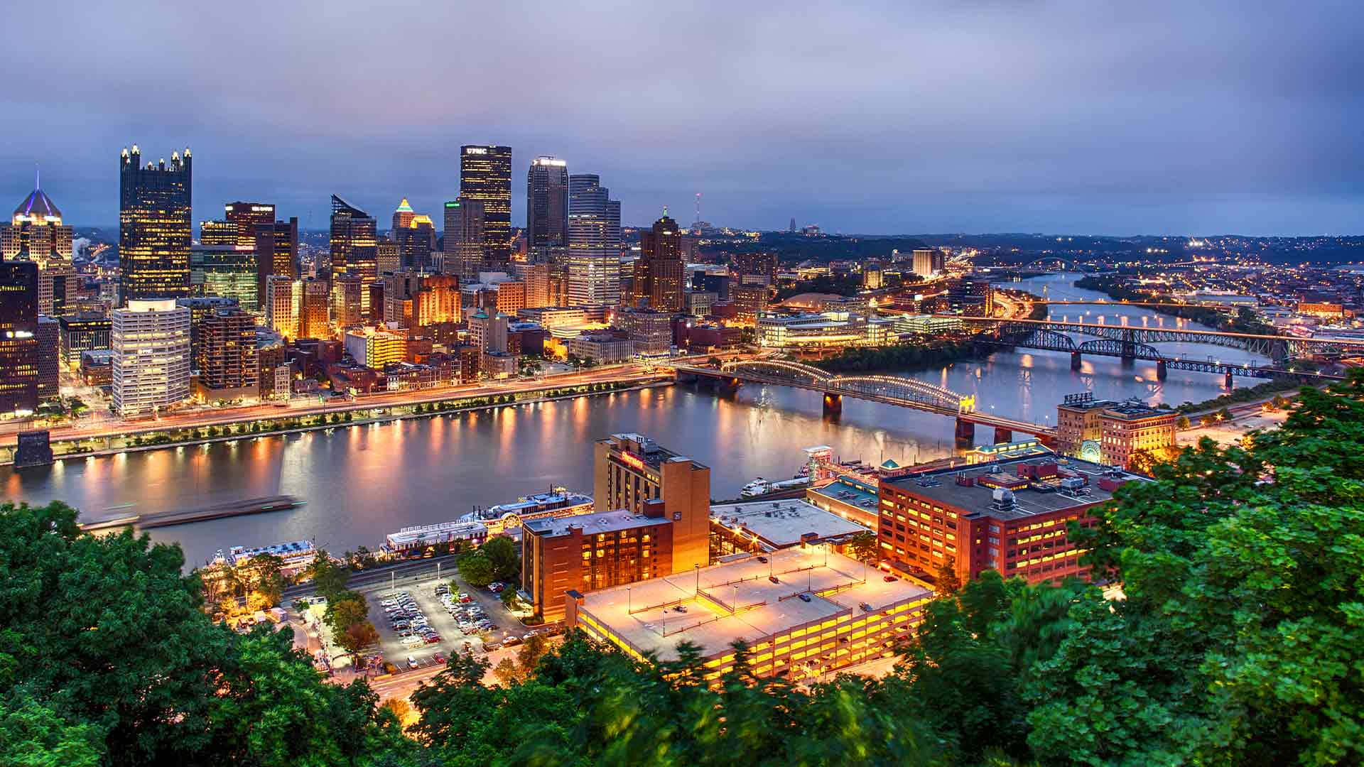 Panoramadel Horizonte De Pittsburgh Con Varios Puentes. Fondo de pantalla