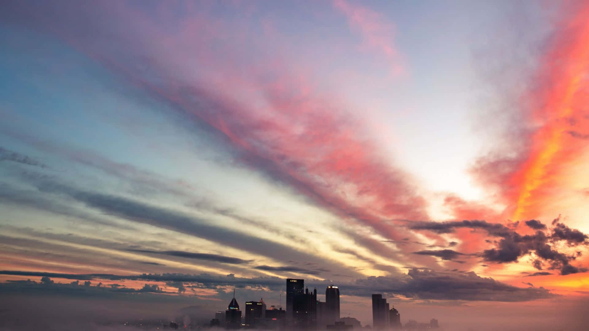 Pittsburgh Skyline fra fjerne lavet af BlårInd Wallpaper