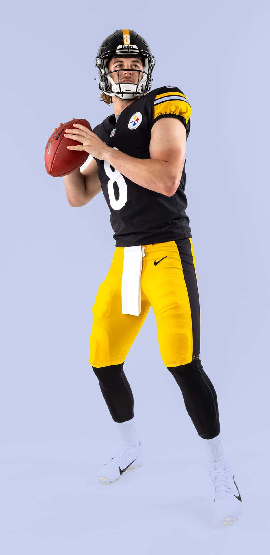 Pittsburgh Steelers Quarterback Readyto Pass Wallpaper