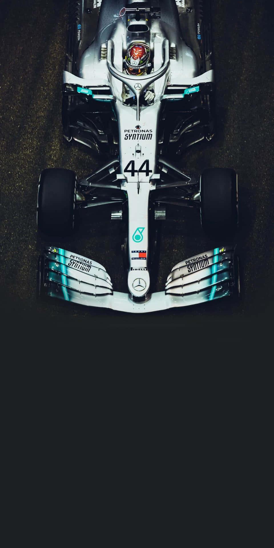 Mercedes F1 -bil i mørke