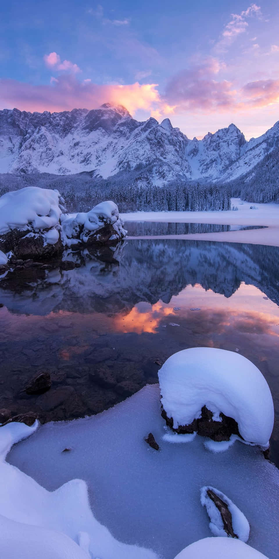Pixel3 Winterhintergrund: Fluss Von Schnee Umgeben