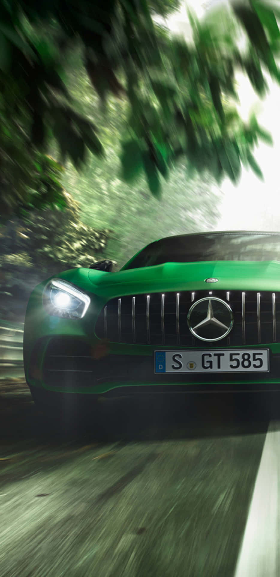 Fondode Pantalla De Un Mercedes Verde Con Árboles Para El Pixel 3xl Amg Gt-r.