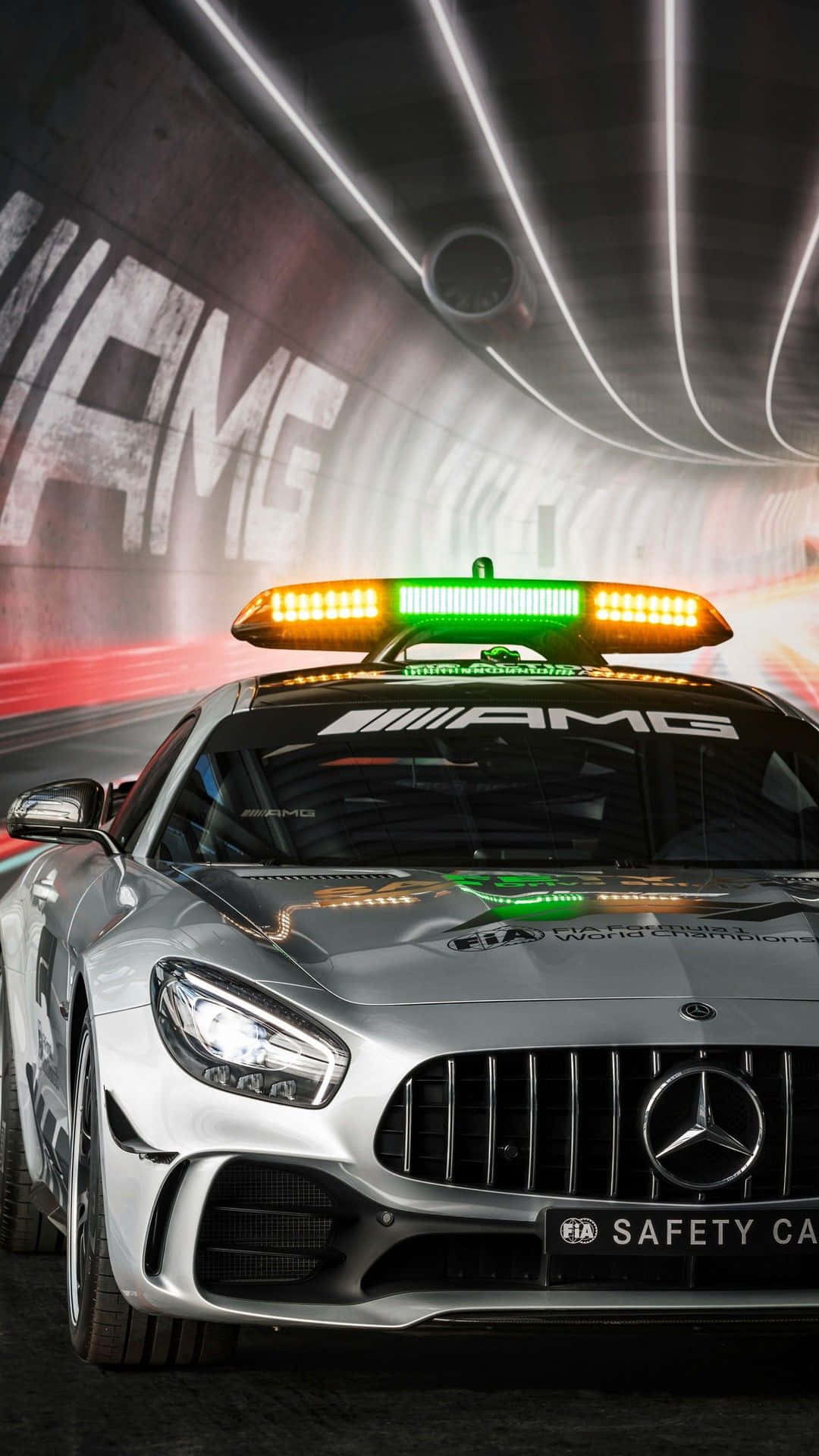 Mercedes AMG GT-klasse sikkerhedsbil i en tunnel