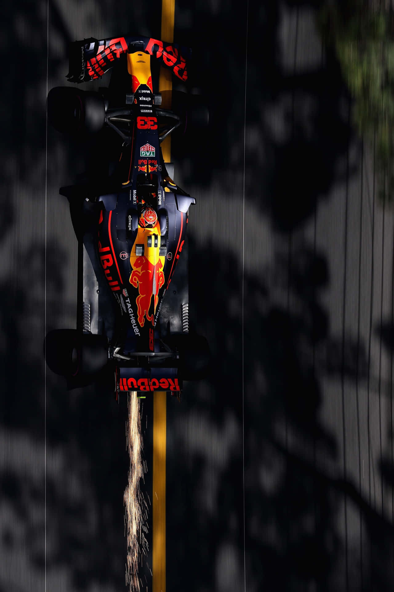 Pixel 3xl F1 2016 Red Bull On Road Background