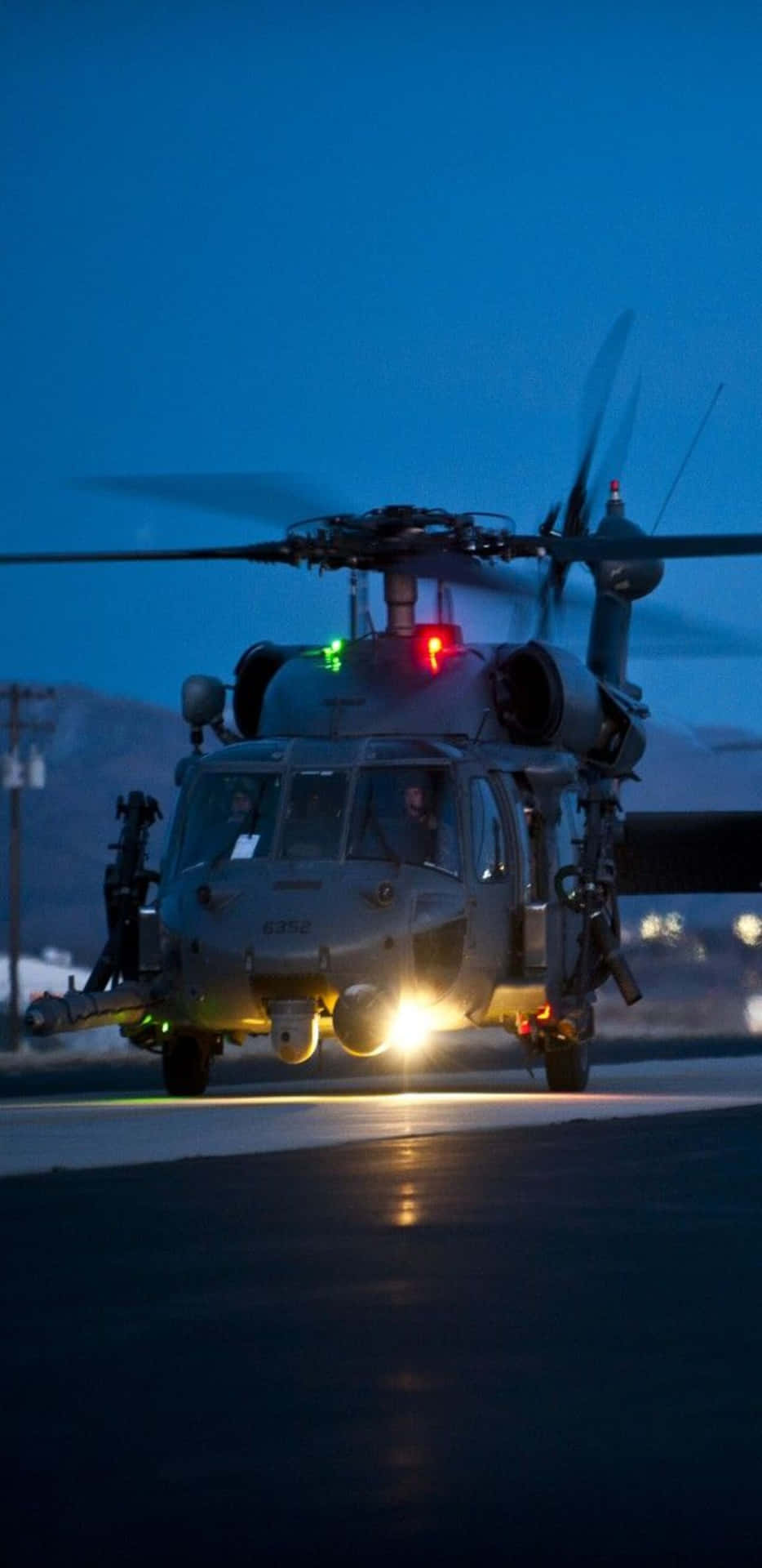 Pixel 3xl Helicopter Baggrund Sikorsky UH-60 Black Hawk om Natten.