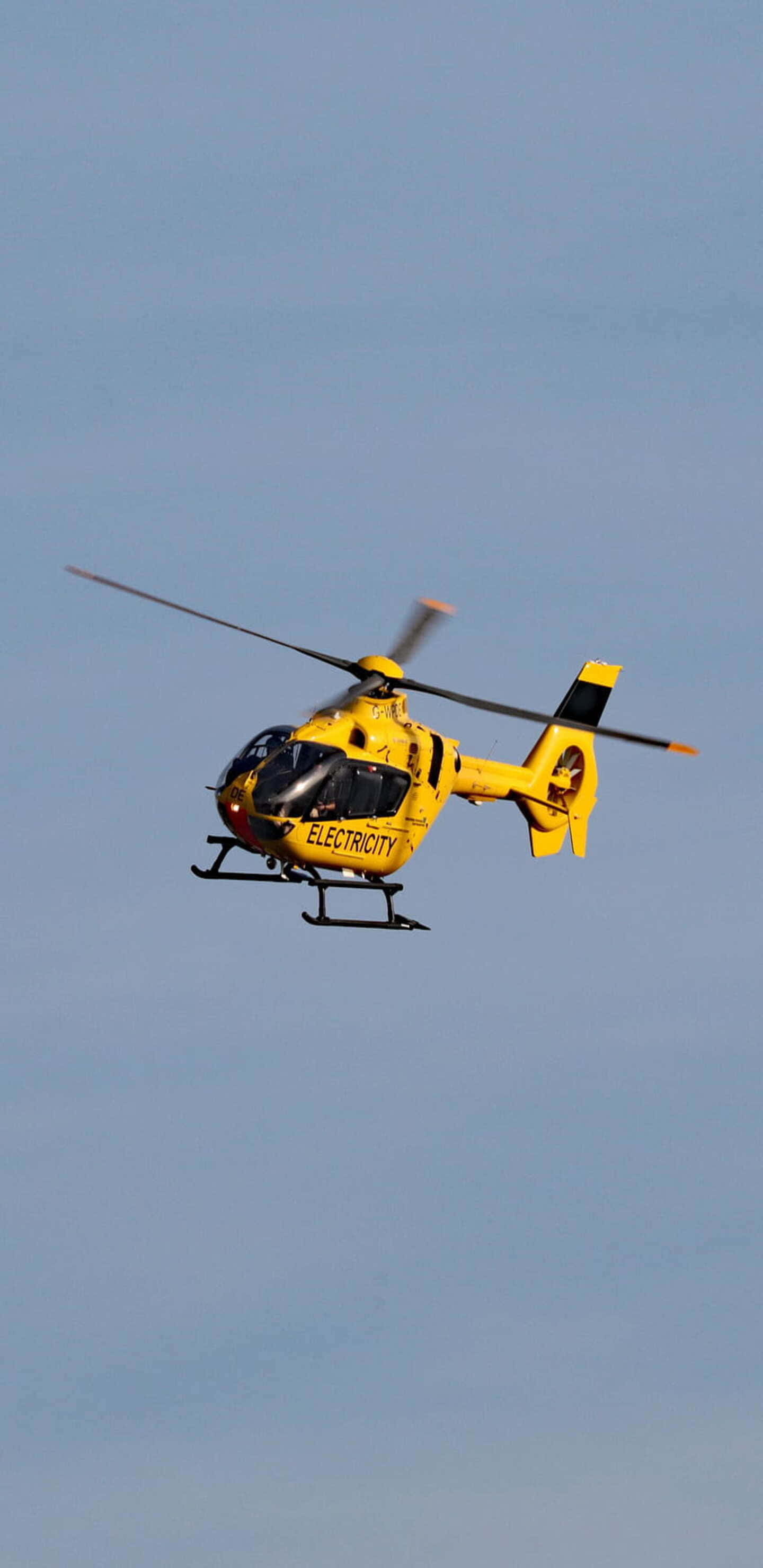 Pixel 3xl Helicopters Background A Yellow Eurocopter EC135