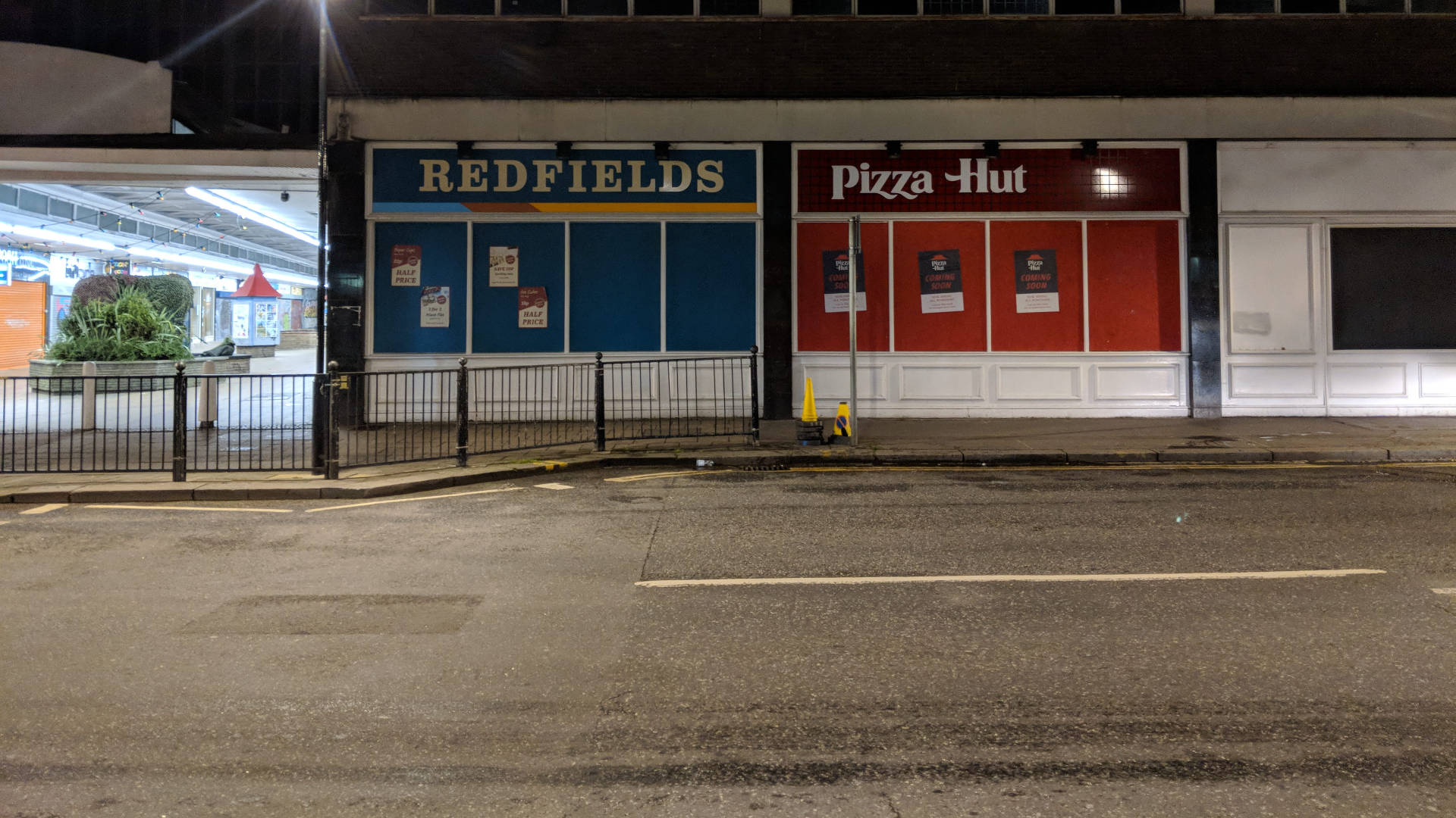 Pizza Hut og Redfields butikker Wallpaper