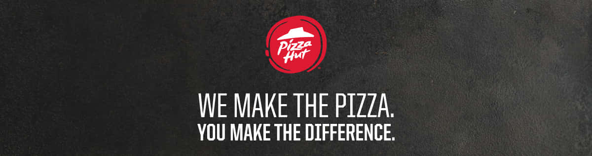 Njutav En Läcker Pizza Från Pizza Hut!