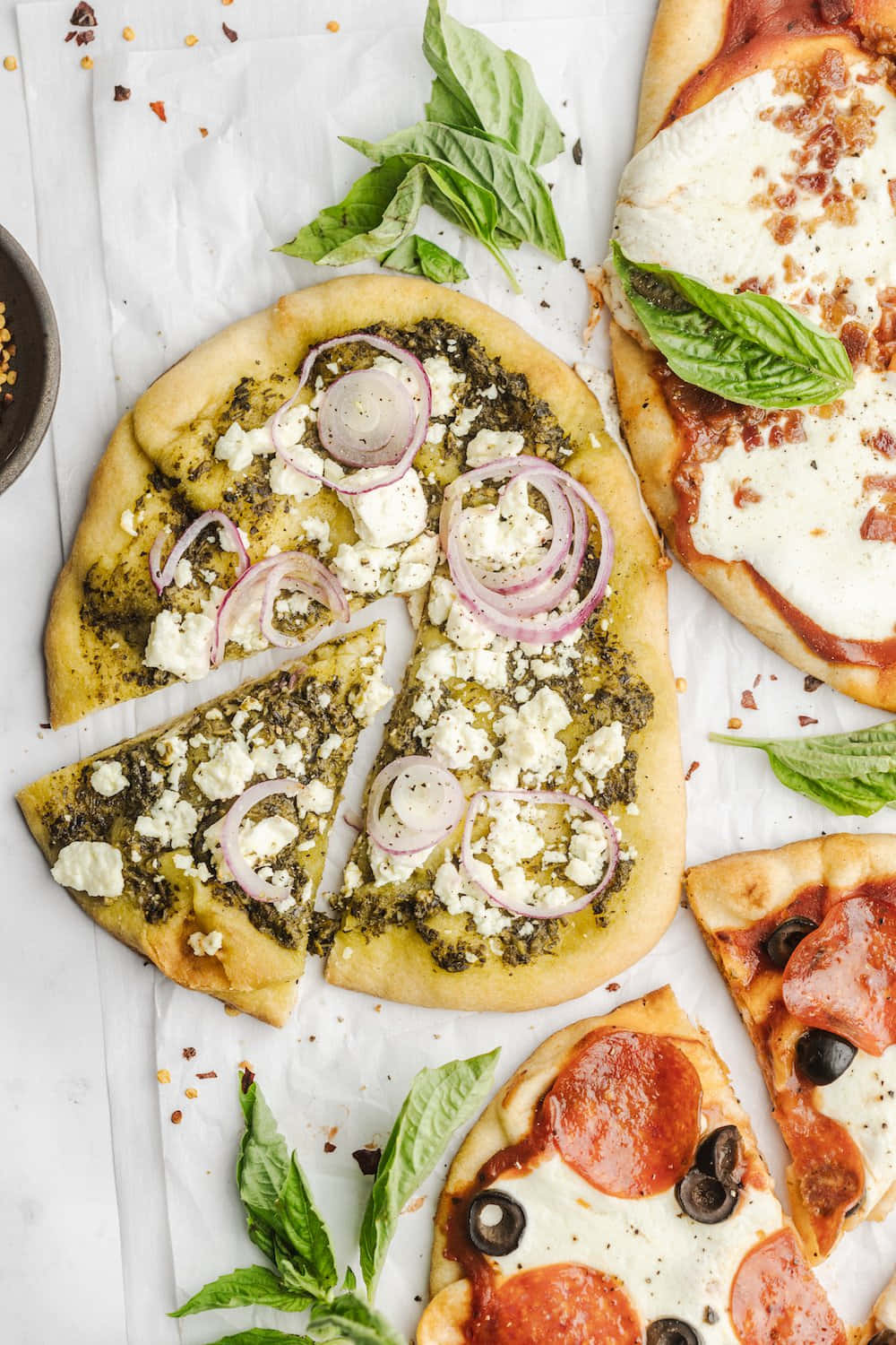 Fatiasde Pizza E Ingredientes Em Uma Imagem De Mármore Branco