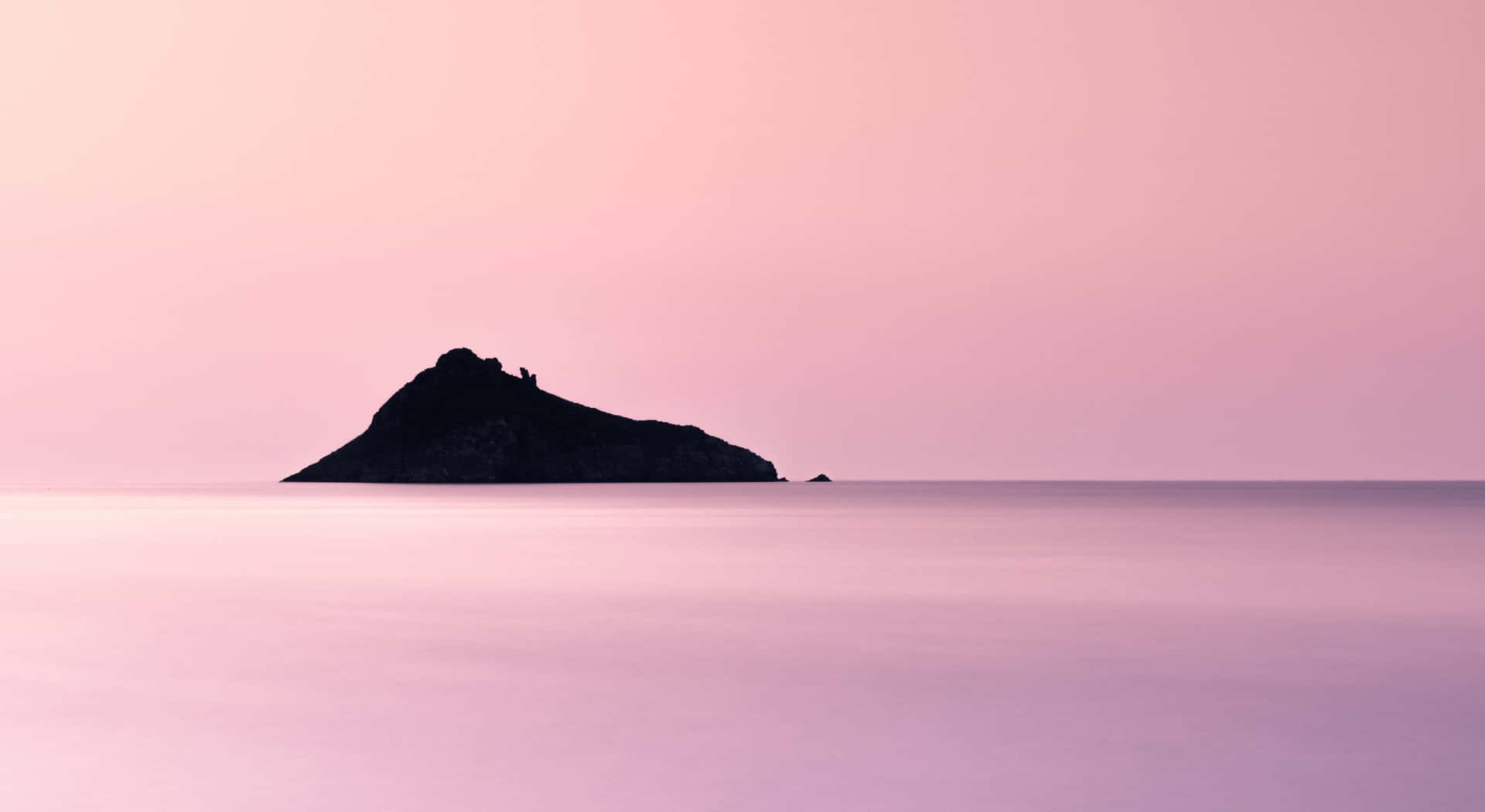 Einekleine Insel Im Ozean Bei Sonnenuntergang Wallpaper