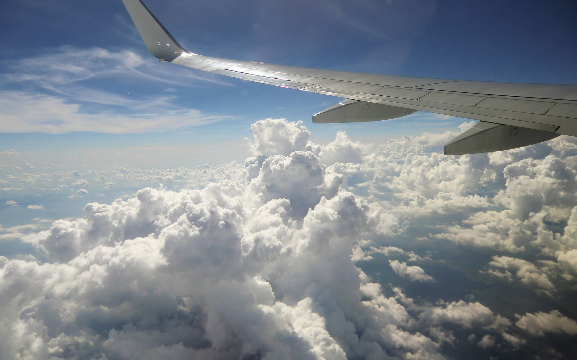 Flugzeugwolken Ästhetik Wallpaper