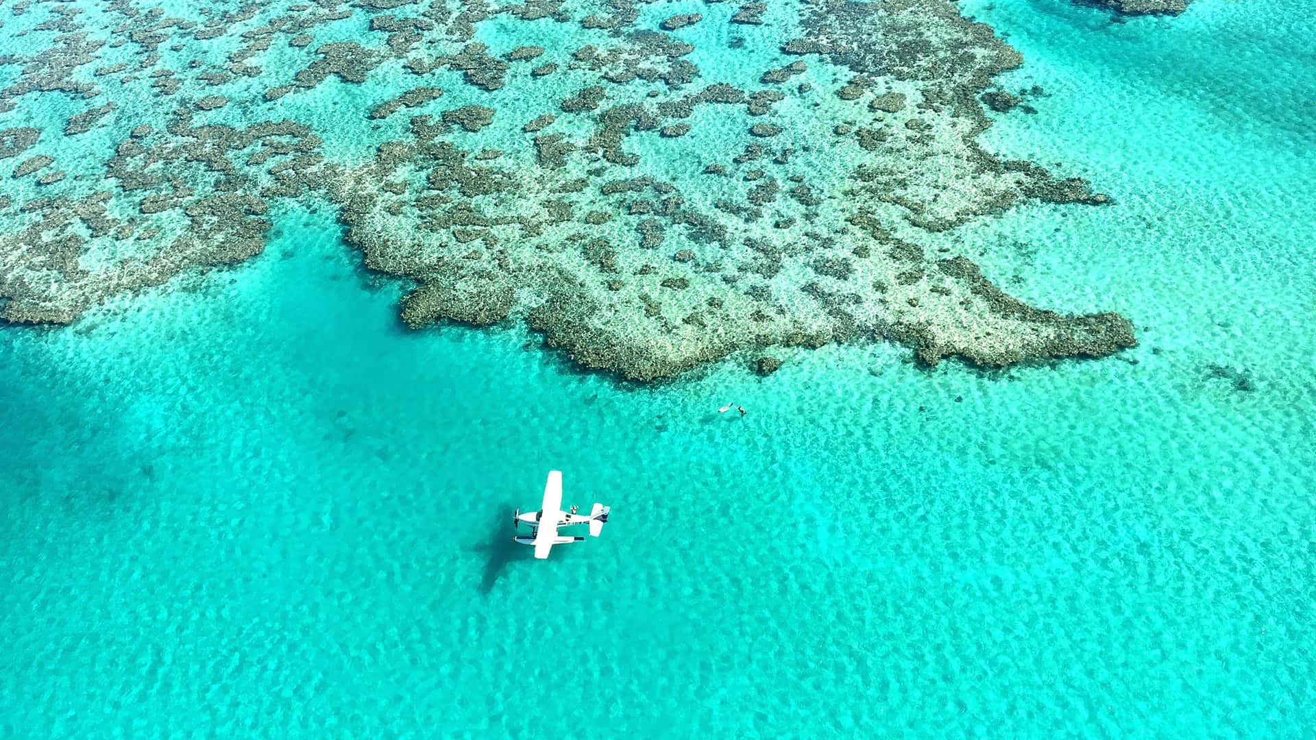 Plane Over Great Barrier Reef Marine Park Wallpaper