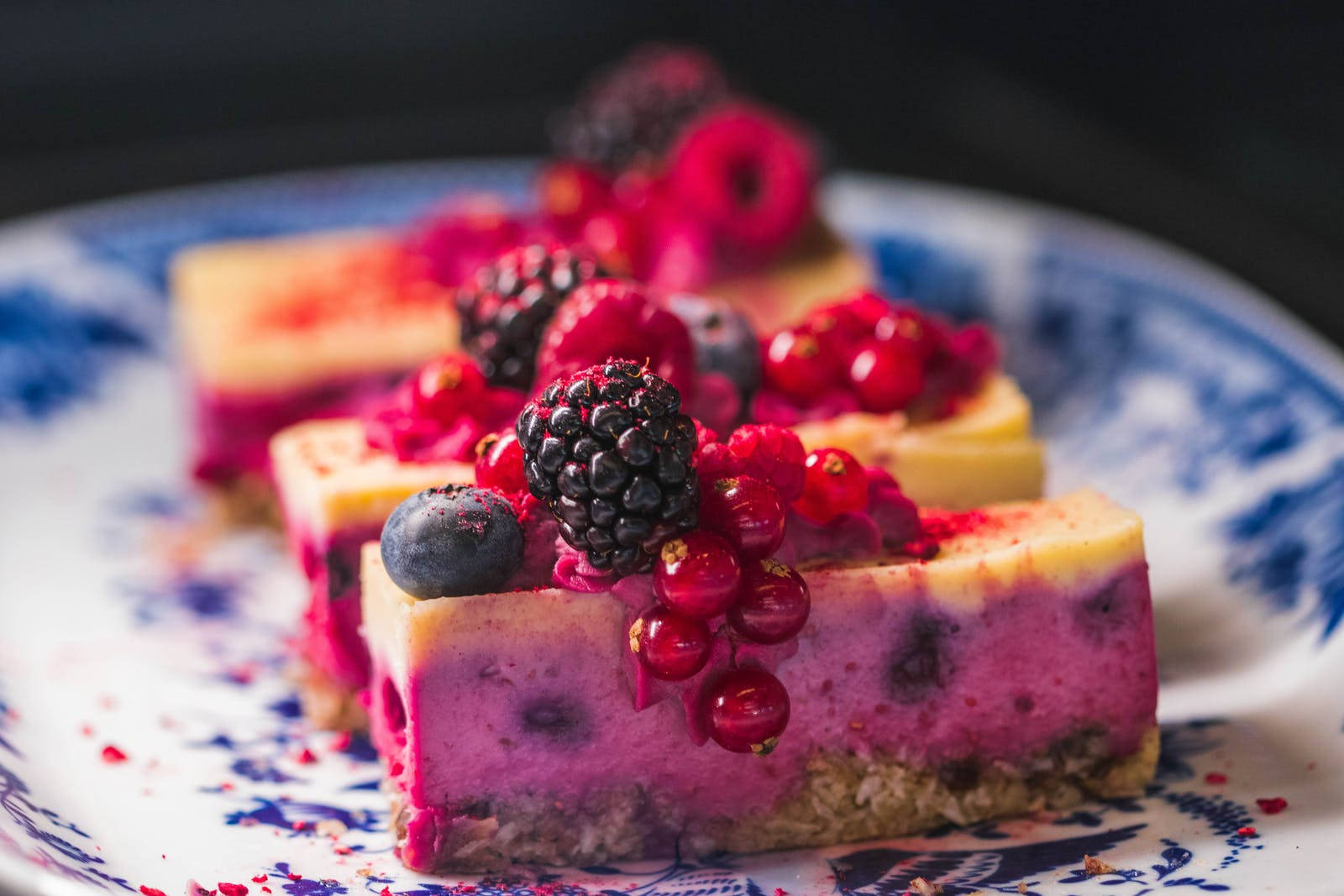 Plate Of Sweet Berry Cake Wallpaper