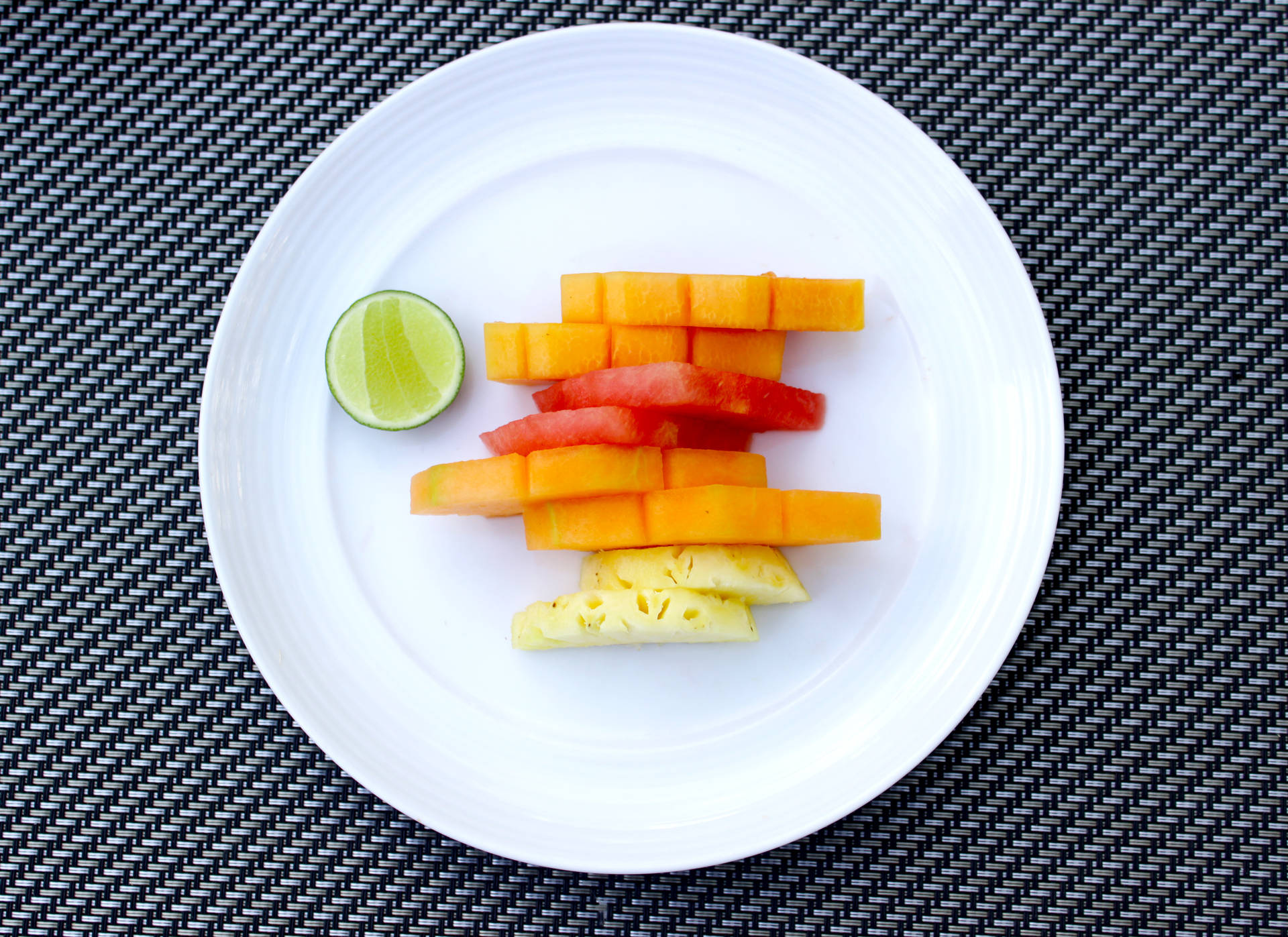 Plate With Fruit Slices Wallpaper