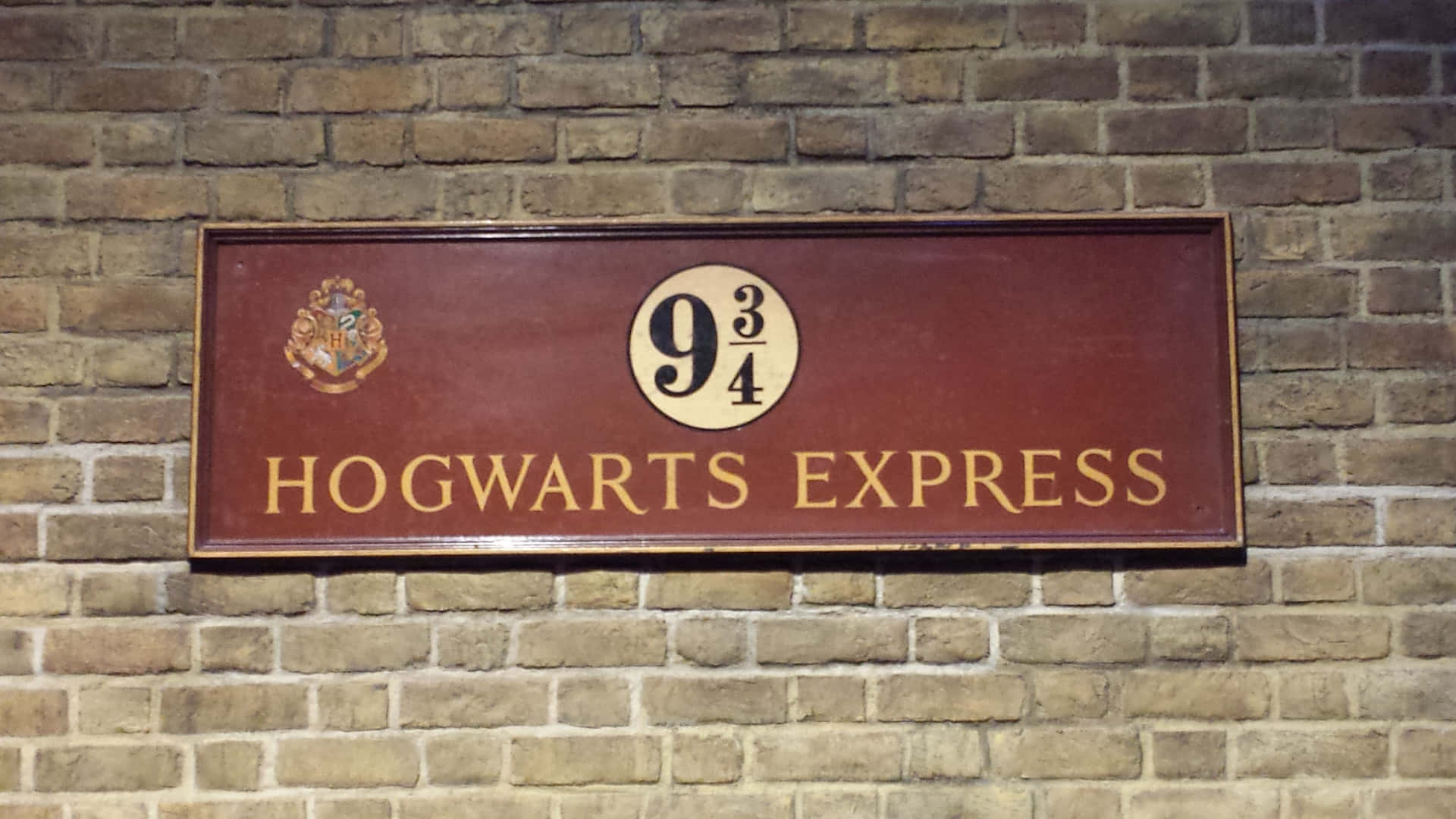Magic Awaits at Platform 9 3/4 of King's Cross Station Wallpaper