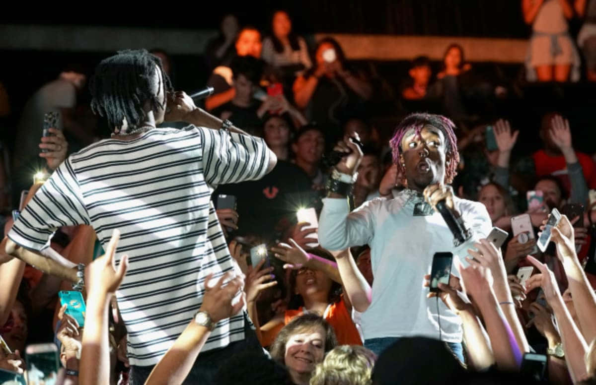 Playboi Carti giving it his all on stage