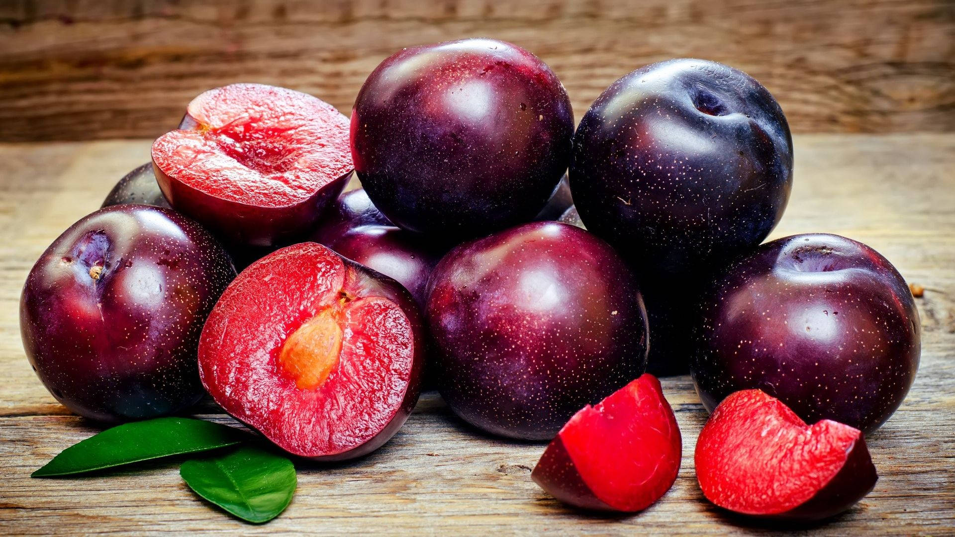 Variedadde Fruta Italiana Color Ciruela Roja. Fondo de pantalla