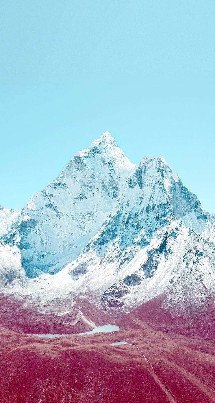 Pointed Snow Mountain iOS 7 Wallpaper