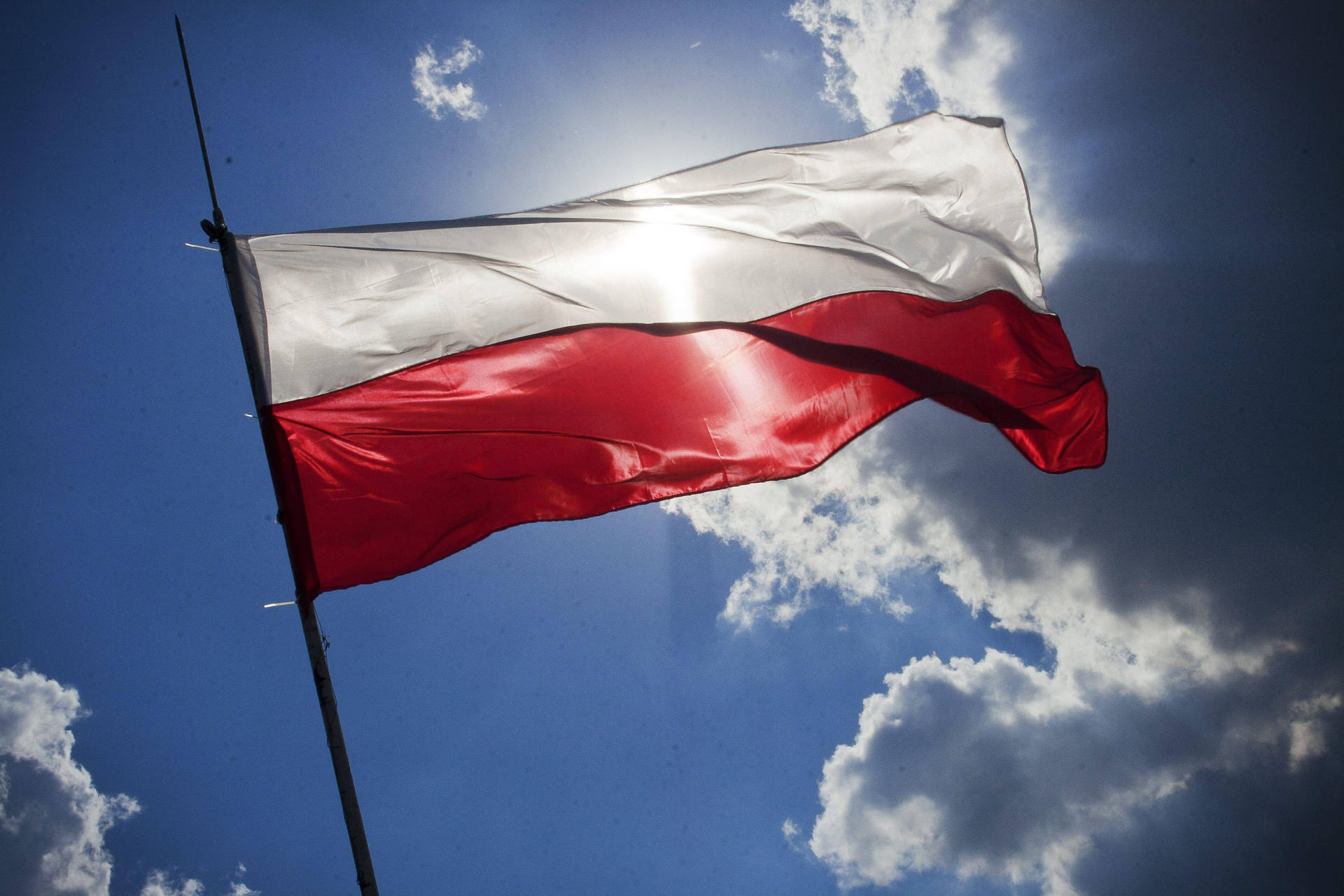 Díasoleado De La Bandera De Polonia. Fondo de pantalla