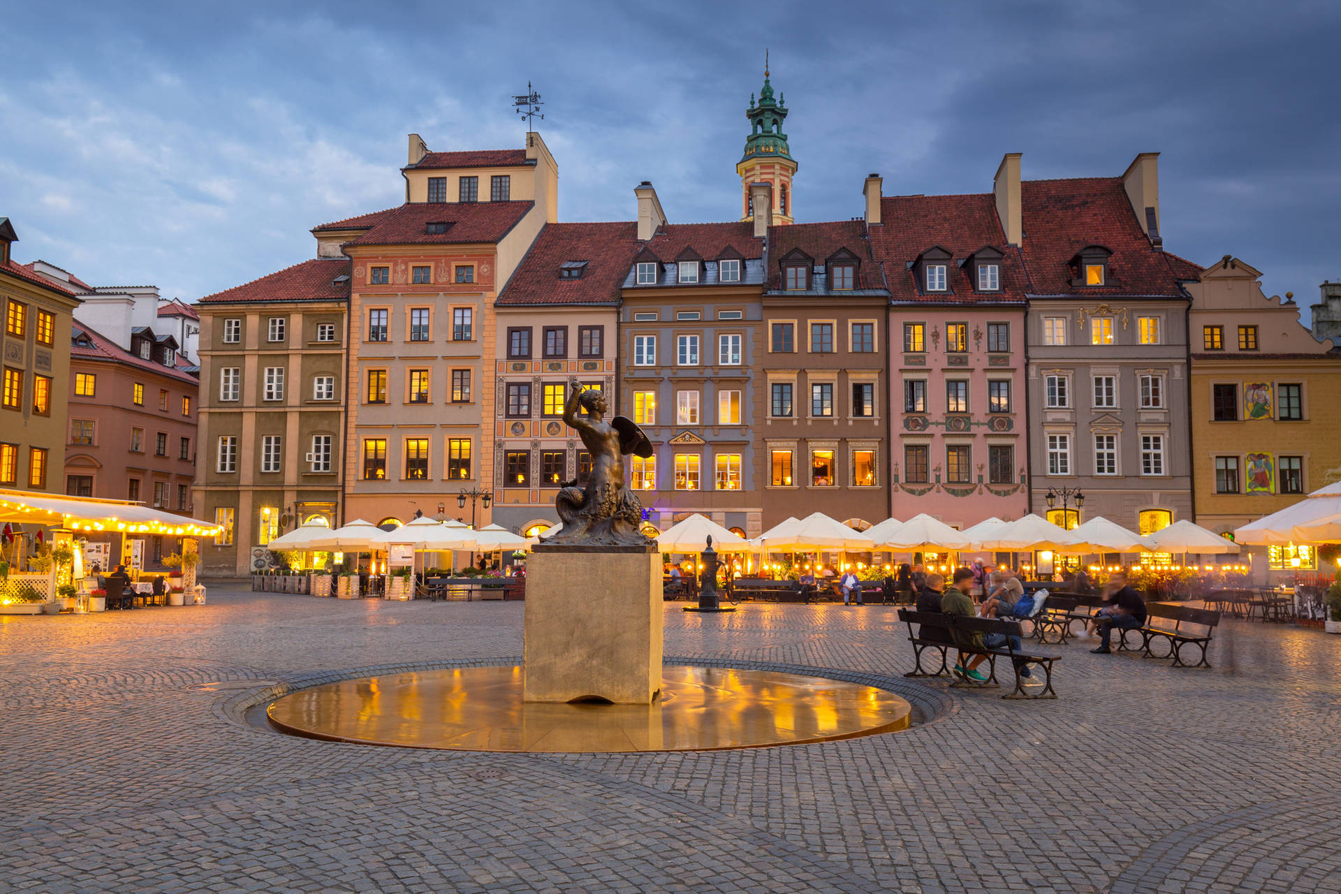 Cidadeantiga De Varsóvia - Luzes Noturnas. Papel de Parede
