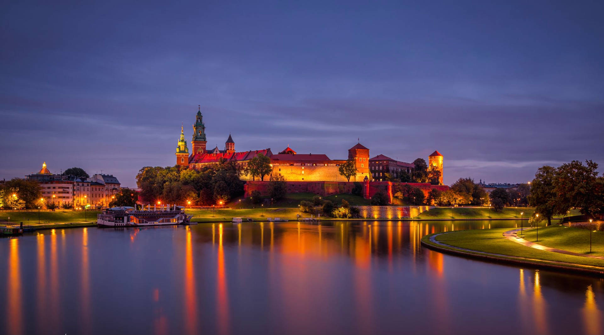 Le Luci Notturne Del Castello Di Wawel In Polonia Sfondo