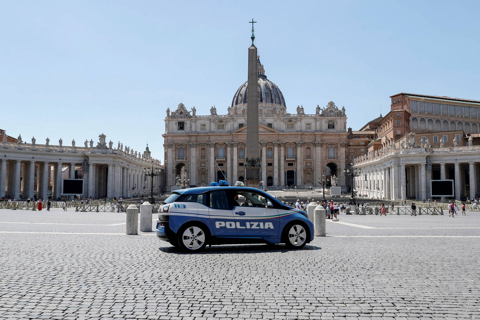 Cochede Policía Estacionado En El Vaticano. Fondo de pantalla