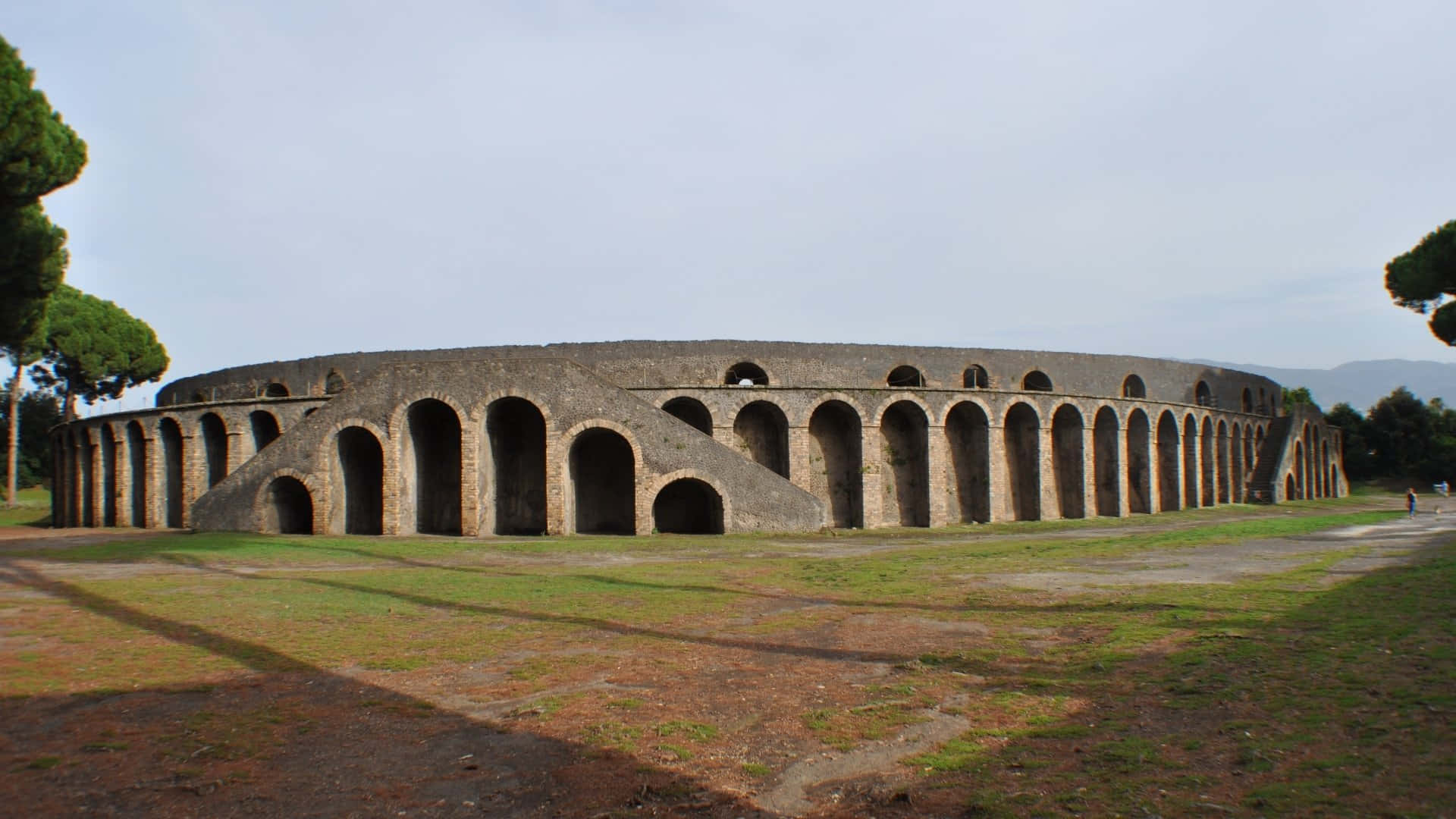 Impressionantepanorama Delle Rovine Dell'antico Anfiteatro Di Pompei Sfondo