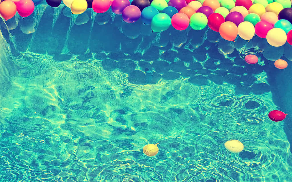 Bunteballons Für Einen Poolparty-hintergrund