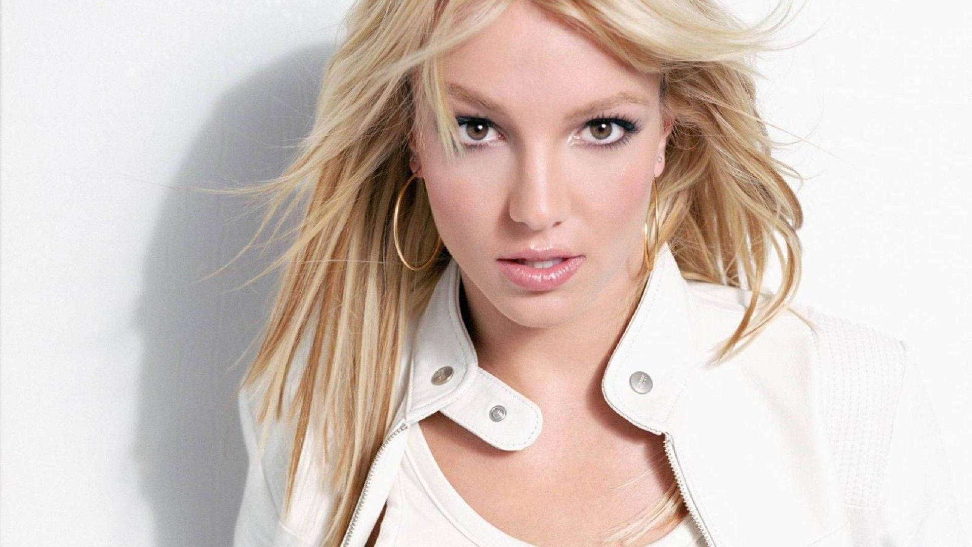 Pop Icon Britney Spears In Concert Wallpaper