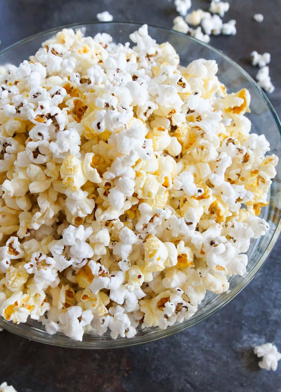 Unaciotola Di Popcorn Con Una Ciotola Di Popcorn