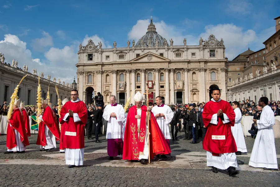Pope And Sacristans Walking Vatican Wallpaper