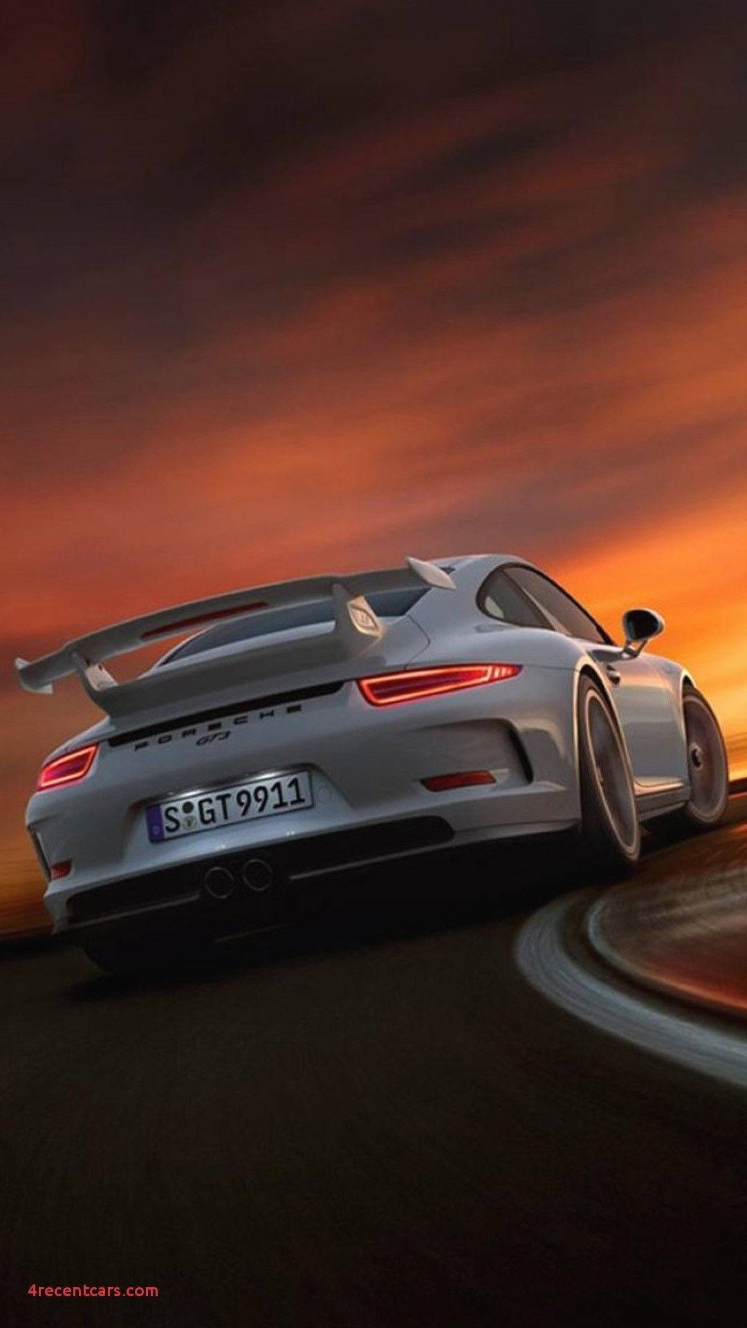 Cùng trải nghiệm cảm giác tốc độ đỉnh cao với mẫu xe Porsche 911 GT3 huyền thoại. Xe được thiết kế bắt mắt, động cơ vô cùng mạnh mẽ và đầy cảm xúc sẽ mang đến cho bạn một trải nghiệm đáng nhớ.