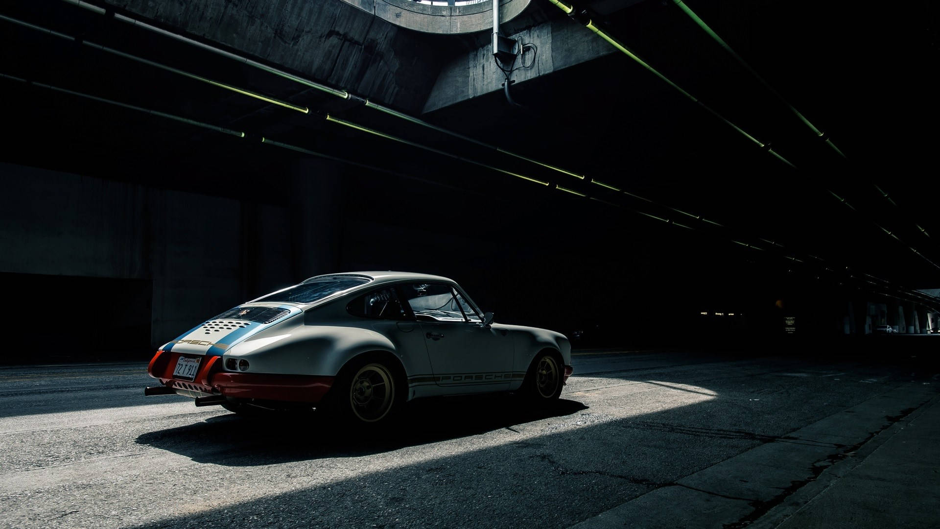 Porsche911 Bajo La Luz Del Sol Fondo de pantalla