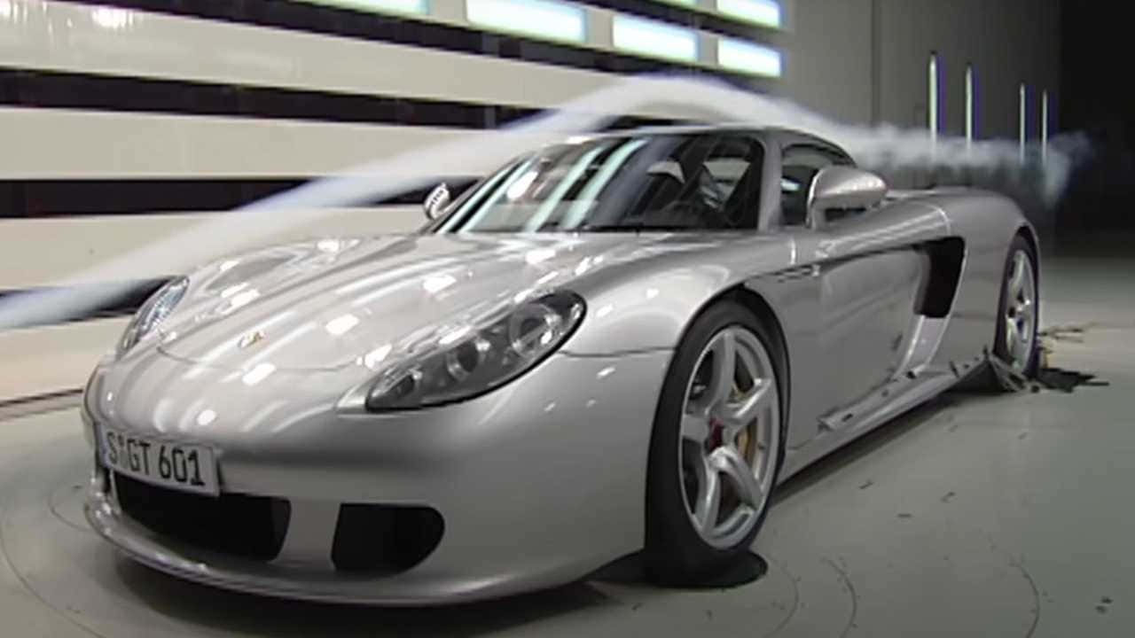Porsche Carrera Gt - A Symbol Of Luxury And Speed Wallpaper