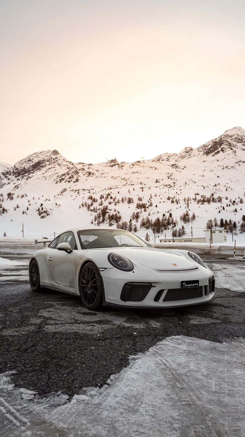 Elegantecoche Deportivo Porsche En El Fondo De Pantalla Del Iphone. Fondo de pantalla