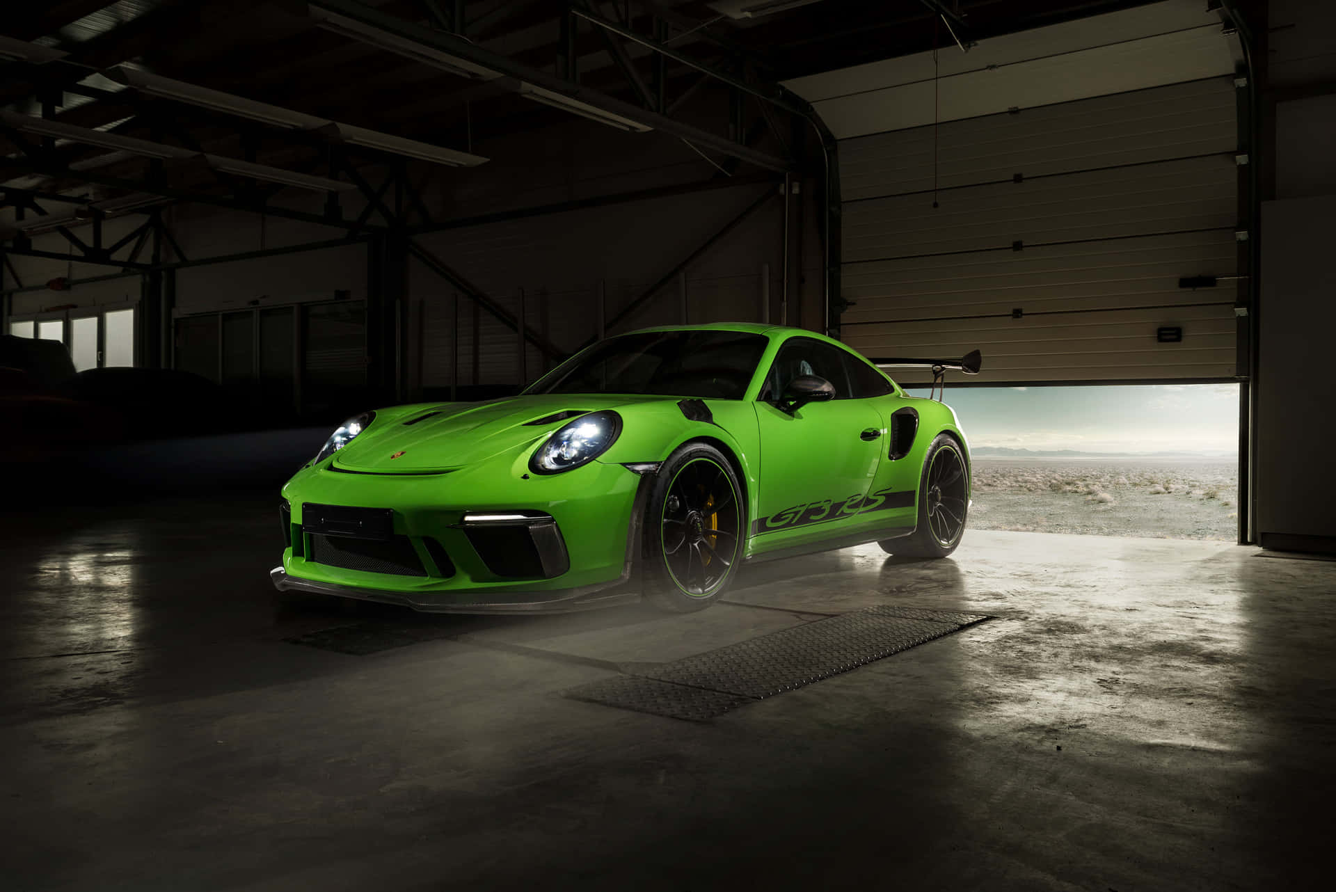 Porsche911 G T3 R S Greenin Garage Wallpaper