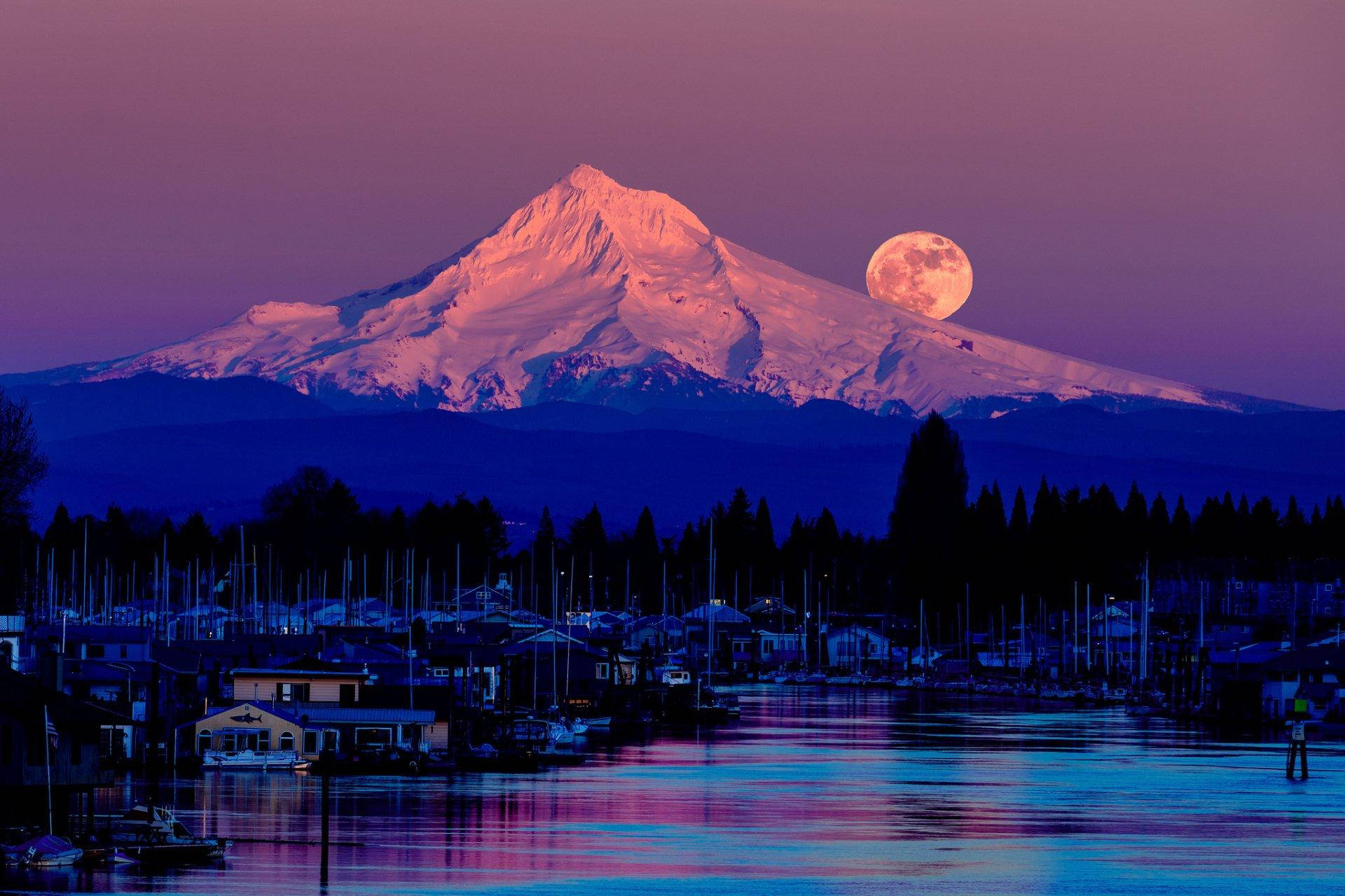 Download Portland Mount Hood Moon Wallpaper 